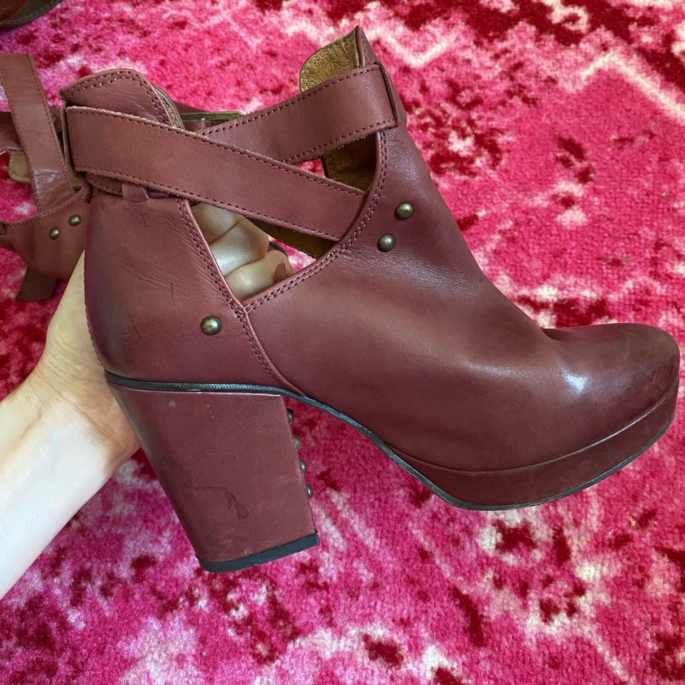 Burgundy bootie/clog made in Spain